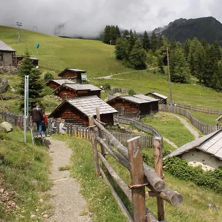 בית הארחה Garni Montana 4*