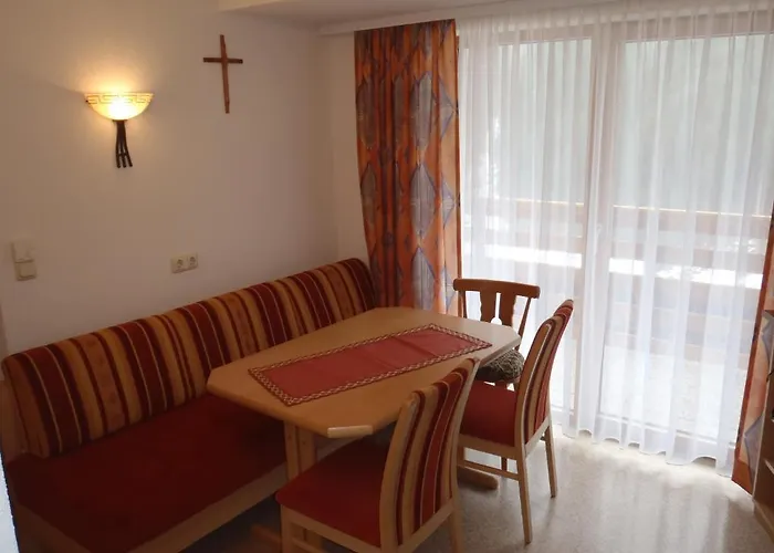 Garni Montana Πανσιόν 4*